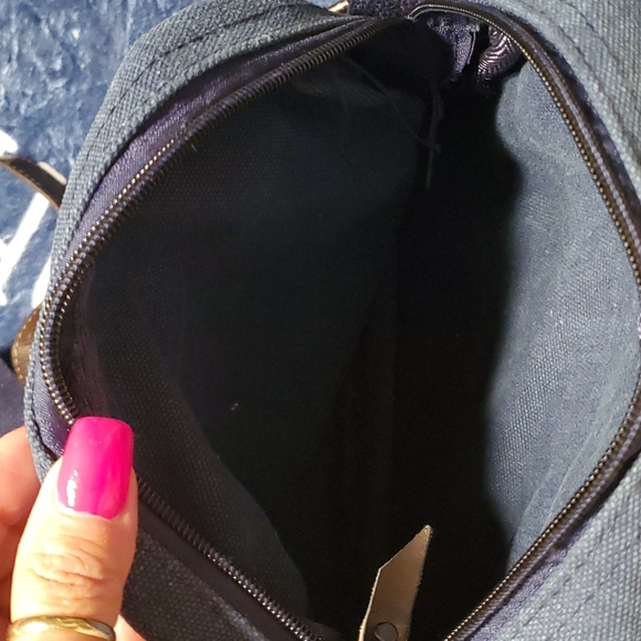 Maze Crossbody - Picture 7 of 10